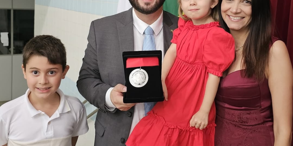 Homenagem com a Comenda Olegário Maciel: Um Momento de Gratidão e Compromisso