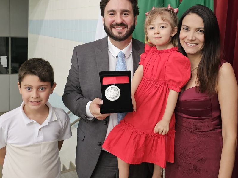 Homenagem com a Comenda Olegário Maciel: Um Momento de Gratidão e Compromisso